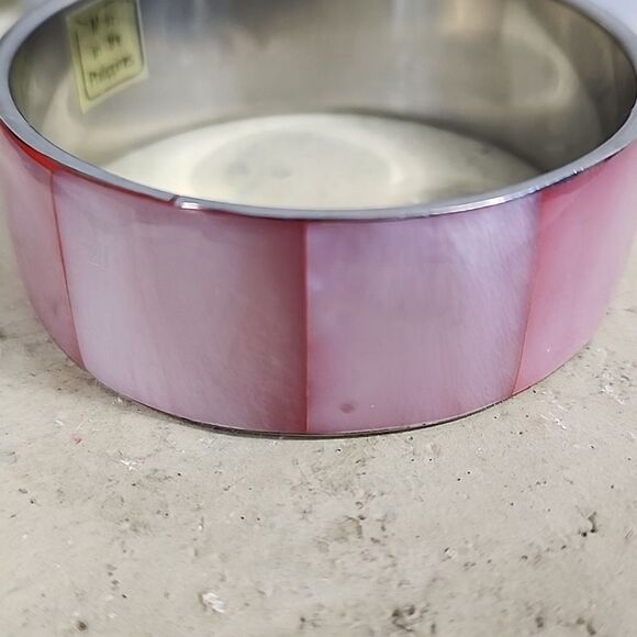 Vintage Pink Mother of Pearl Bangle - Picture 3 of 6